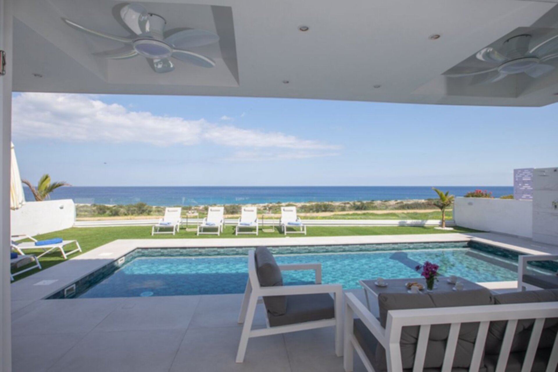 Jakuzili ve Barbekü Alanlı Çağdaş Villa, Protaras Villa 1027