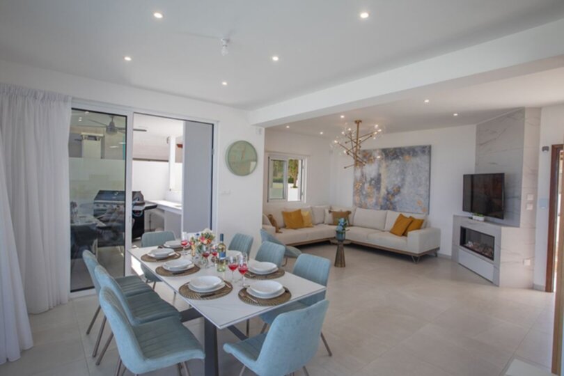 Jakuzili ve Barbekü Alanlı Çağdaş Villa, Protaras Villa 1027