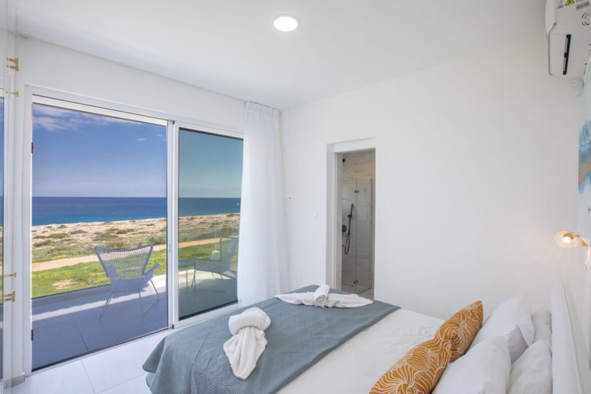 Jakuzili ve Barbekü Alanlı Çağdaş Villa, Protaras Villa 1027