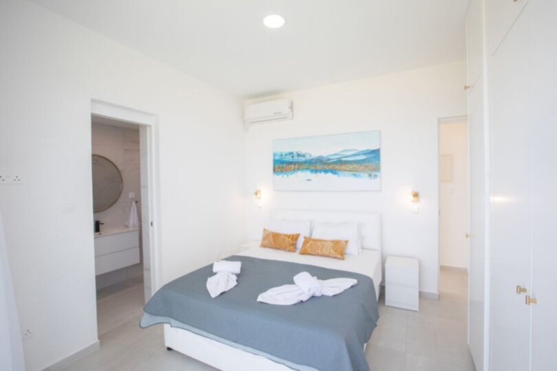 Jakuzili ve Barbekü Alanlı Çağdaş Villa, Protaras Villa 1027