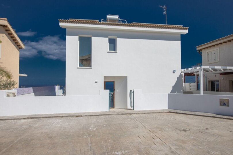 Jakuzili ve Barbekü Alanlı Çağdaş Villa, Protaras Villa 1027