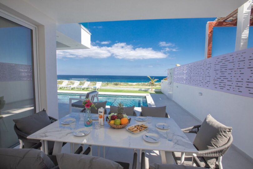 Jakuzili ve Barbekü Alanlı Çağdaş Villa, Protaras Villa 1027