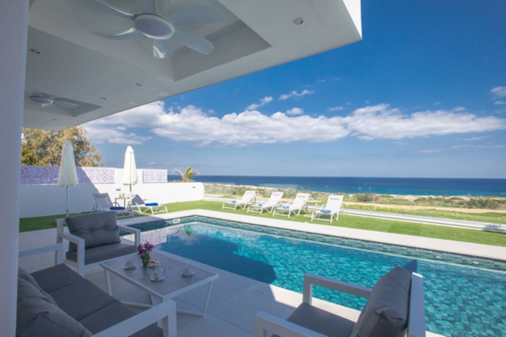 Jakuzili ve Barbekü Alanlı Çağdaş Villa, Protaras Villa 1027