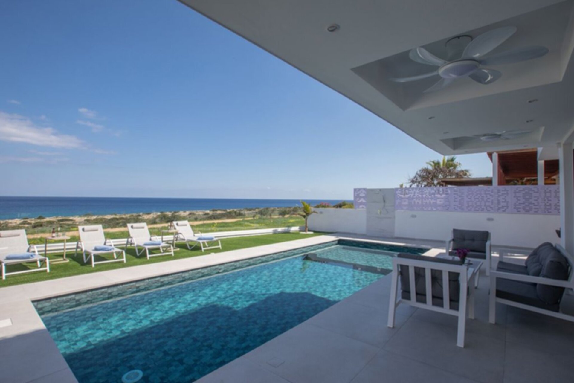 Jakuzili ve Barbekü Alanlı Çağdaş Villa, Protaras Villa 1027