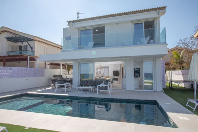 Jakuzili ve Barbekü Alanlı Çağdaş Villa, Protaras Villa 1027
