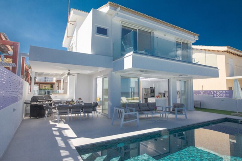 Jakuzili ve Barbekü Alanlı Çağdaş Villa, Protaras Villa 1027