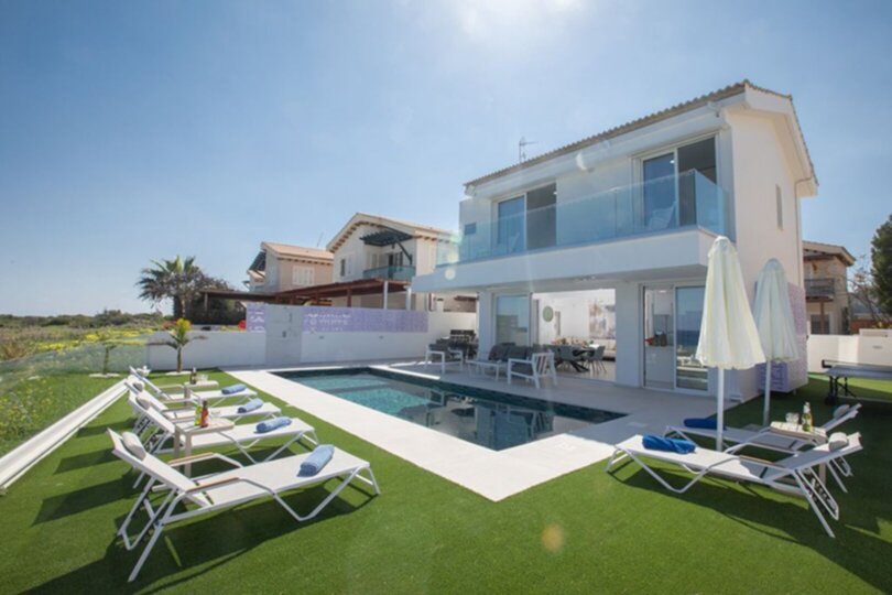 Jakuzili ve Barbekü Alanlı Çağdaş Villa, Protaras Villa 1027