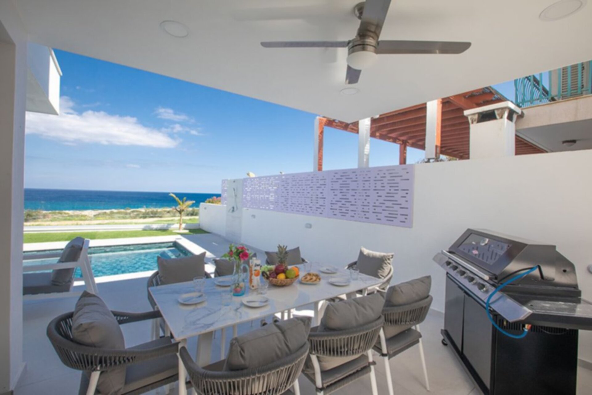 Jakuzili ve Barbekü Alanlı Çağdaş Villa, Protaras Villa 1027