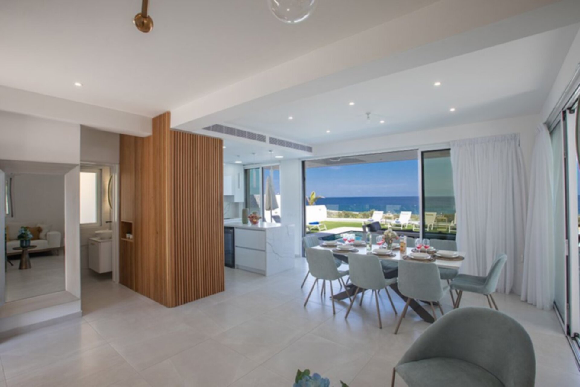 Jakuzili ve Barbekü Alanlı Çağdaş Villa, Protaras Villa 1027