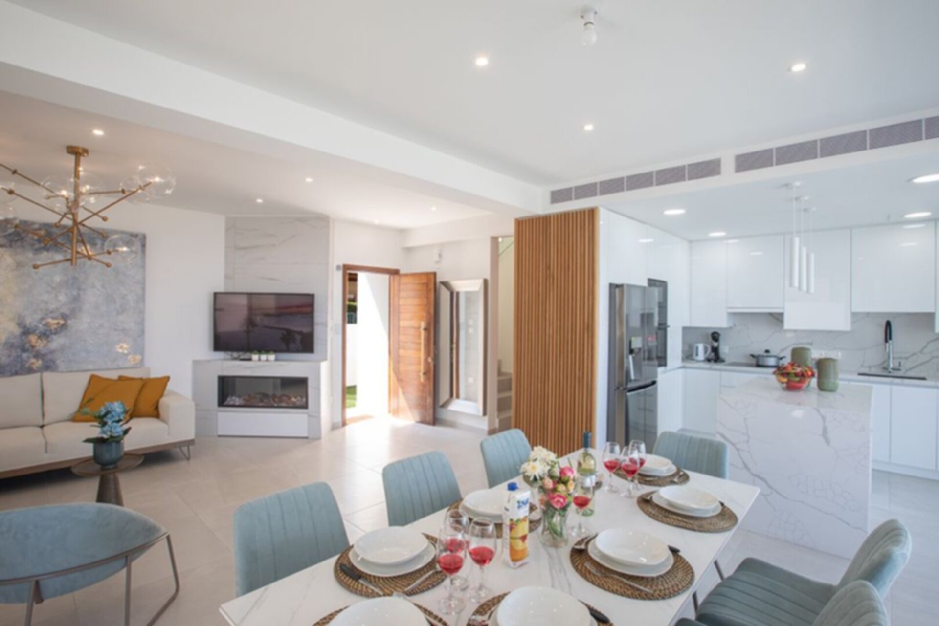 Jakuzili ve Barbekü Alanlı Çağdaş Villa, Protaras Villa 1027