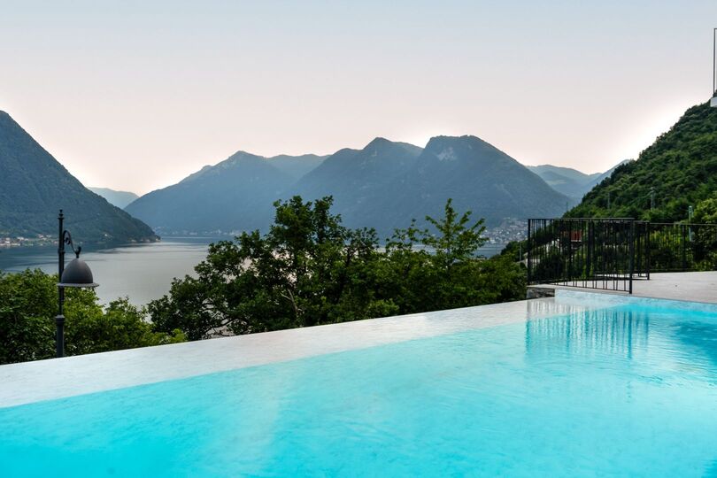 Luxurious 4 Bedroom Villa with Stunning Views in Lombardy
