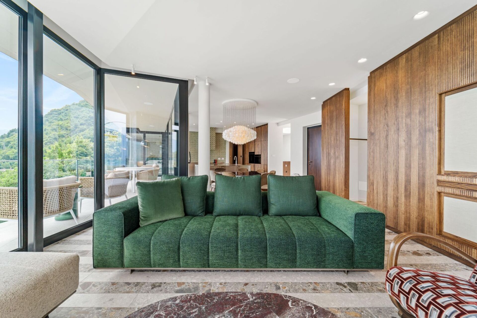 Luxurious 4 Bedroom Villa with Stunning Views in Lombardy