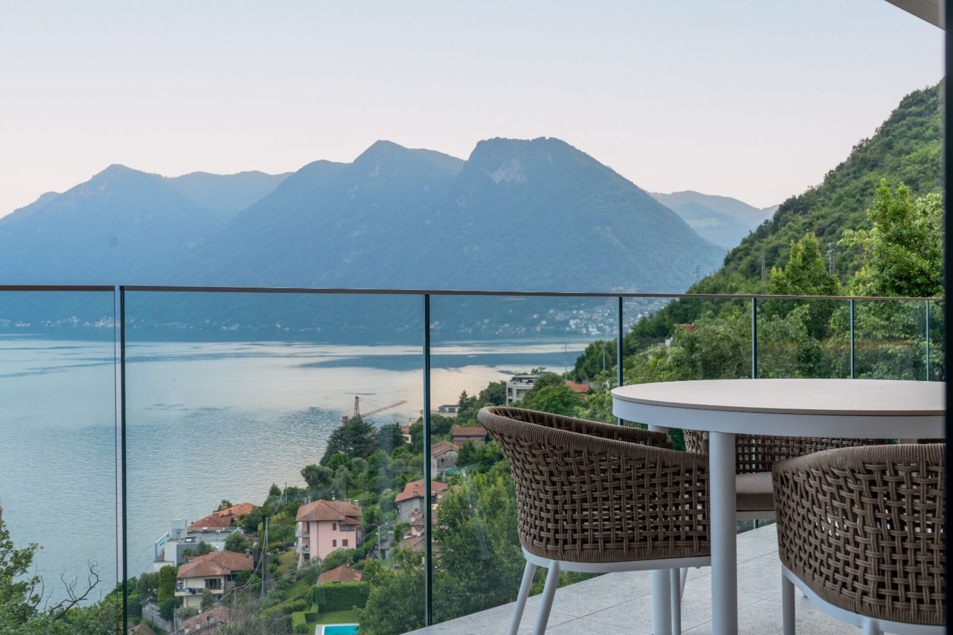 Luxurious 4 Bedroom Villa with Stunning Views in Lombardy