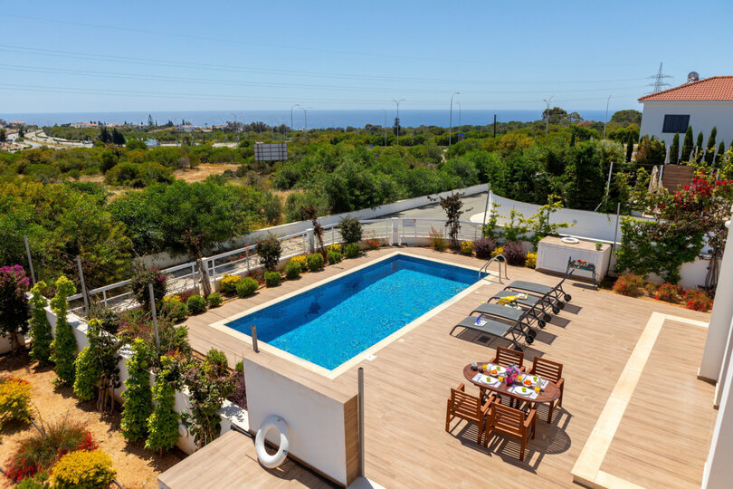 Ayia Napa'da Özel Havuzlu Geniş Villa
