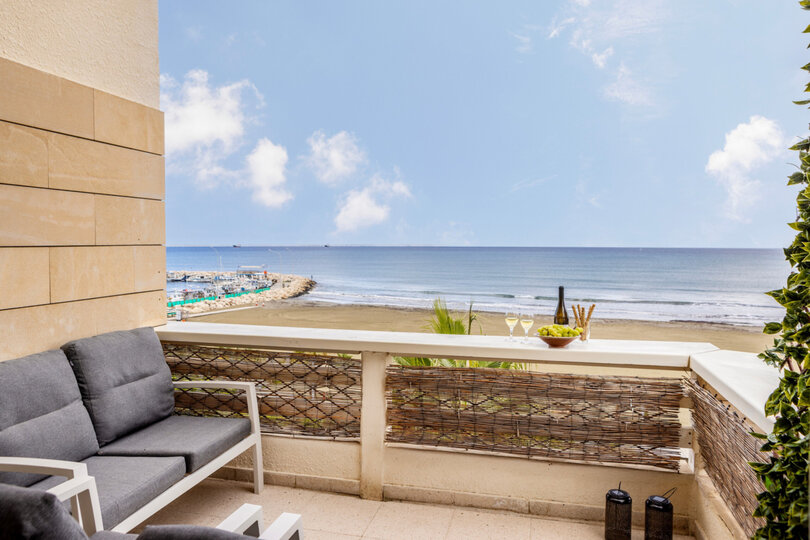 5 Star Mackenzie Beachfront Suite – Luxury Living by the Sea