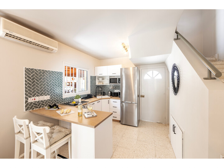 5 Star Anas Seaside Villa – Relaxing Beach Retreat in Kiti