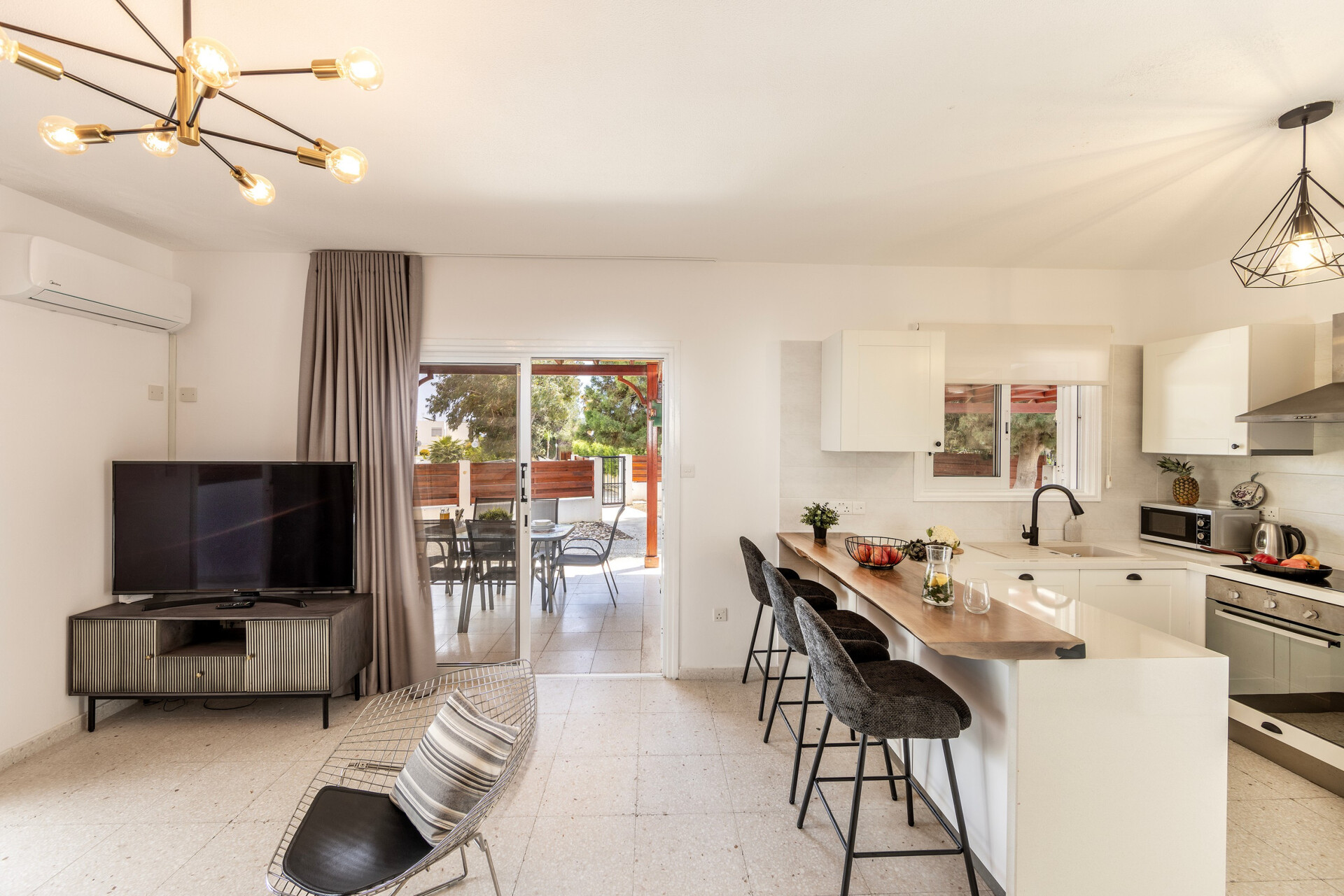 5 Star Marina Seaside Villa – Contemporary Coastal Comfort