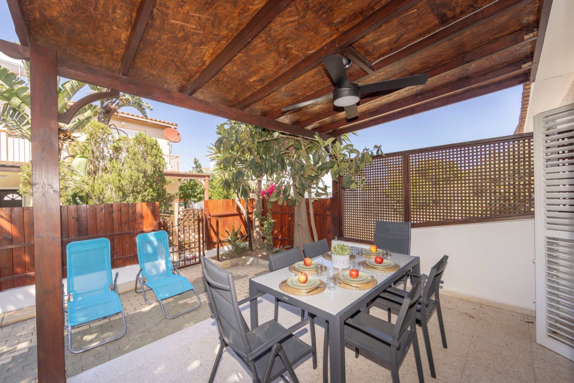 5 Star Oneiro Seaside Villa – Peaceful Coastal Living in Pervolia
