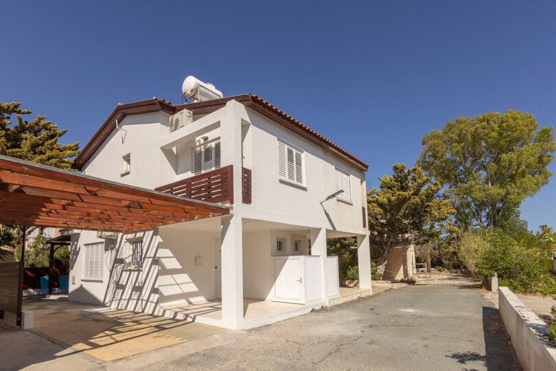 5 Star Oneiro Seaside Villa – Peaceful Coastal Living in Pervolia