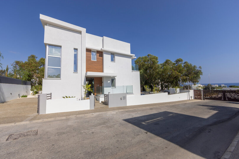 5 Star Villa Leomi Seaside - Coastal View Retreat.