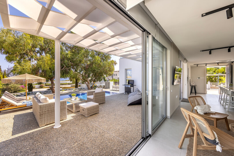 5 Star Villa Leomi Seaside - Coastal View Retreat.
