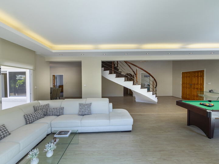 5 Star Villa Pervolia Nirides Seaside Mansion - Grand Family Retreat