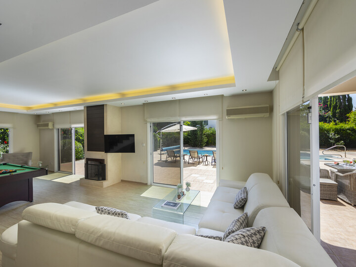 5 Star Villa Pervolia Nirides Seaside Mansion - Grand Family Retreat