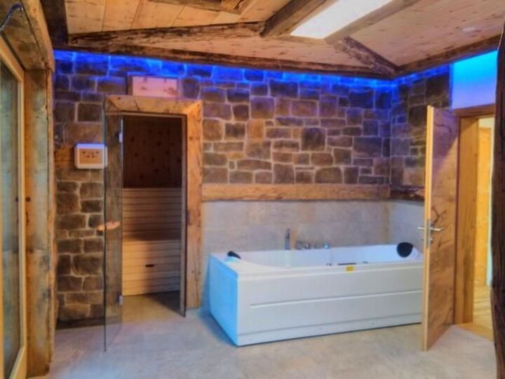 Stunning 3-Bed House in Tamsweg, Sleeps 2, 1110