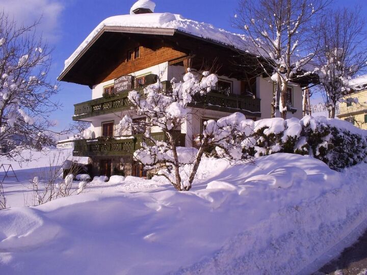 2-Bed Apartment in Hallein, Sleeps 5, 1107, Salzburg, Austria
