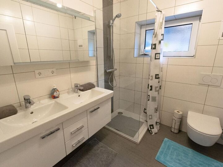 3-Bed Apartment in Spittal an der Drau, Sleeps 7, 1095