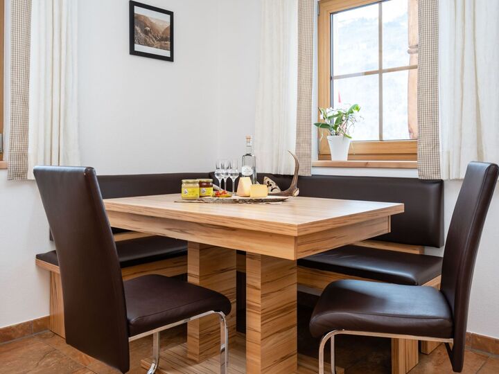 Beautiful 2-Bed Apartment in Zell am See, Sleeps 2, 1139