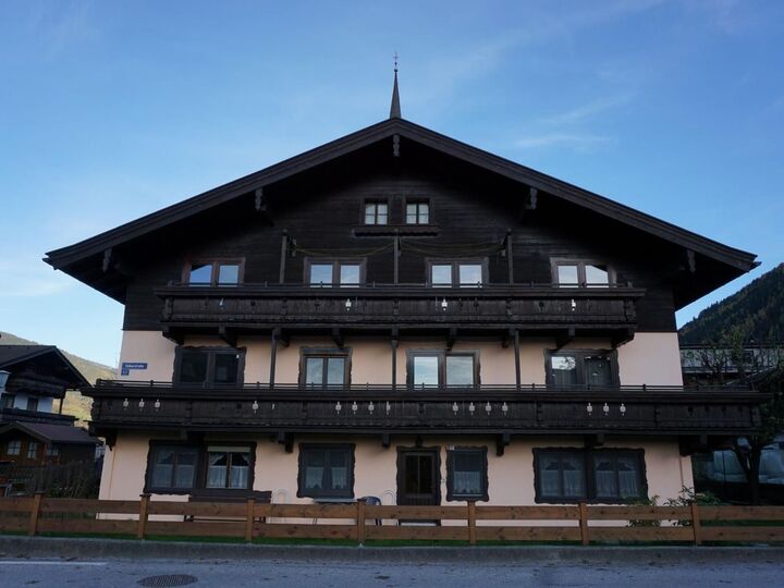 Serene 9-Bed House in Zell am See, Sleeps 19, 1122, Mittersill, Austria