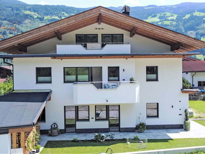 2-Bed Apartment with Mountain View in Schwaz, Sleeps 4, 1080, Aschau im Zillertal, Austria
