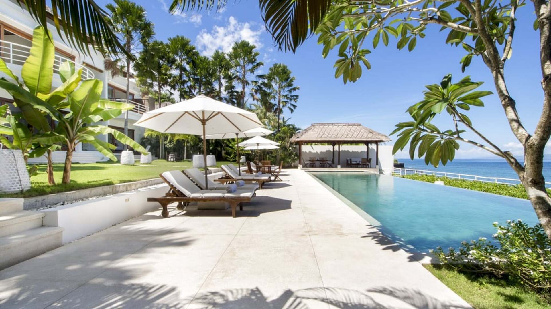 5 Star Villa Lucia – Elegant Oceanfront Living