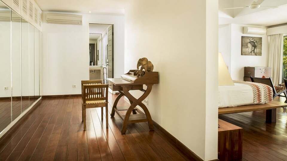 5 Star Villa Stella – Elegant Beachfront Serenity