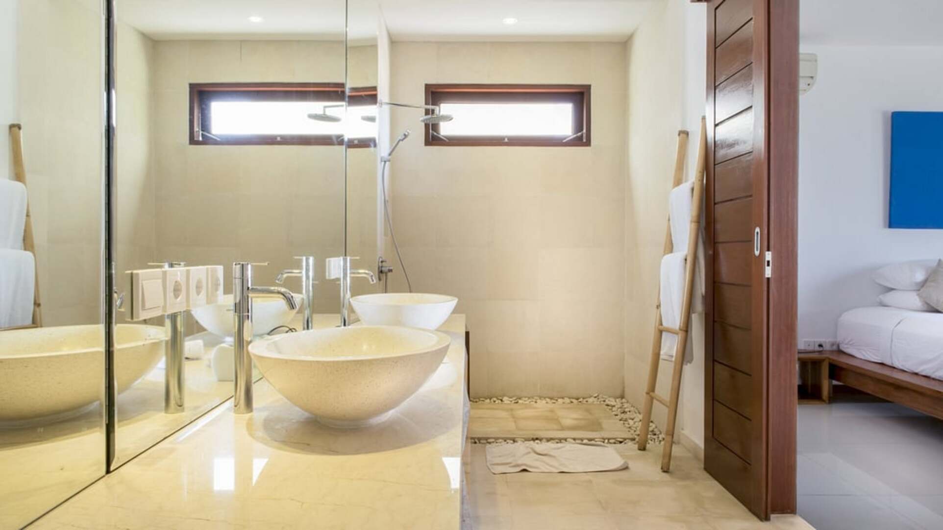 5 Star Villa Lulla – A Luxurious Beachfront Escape in Bali