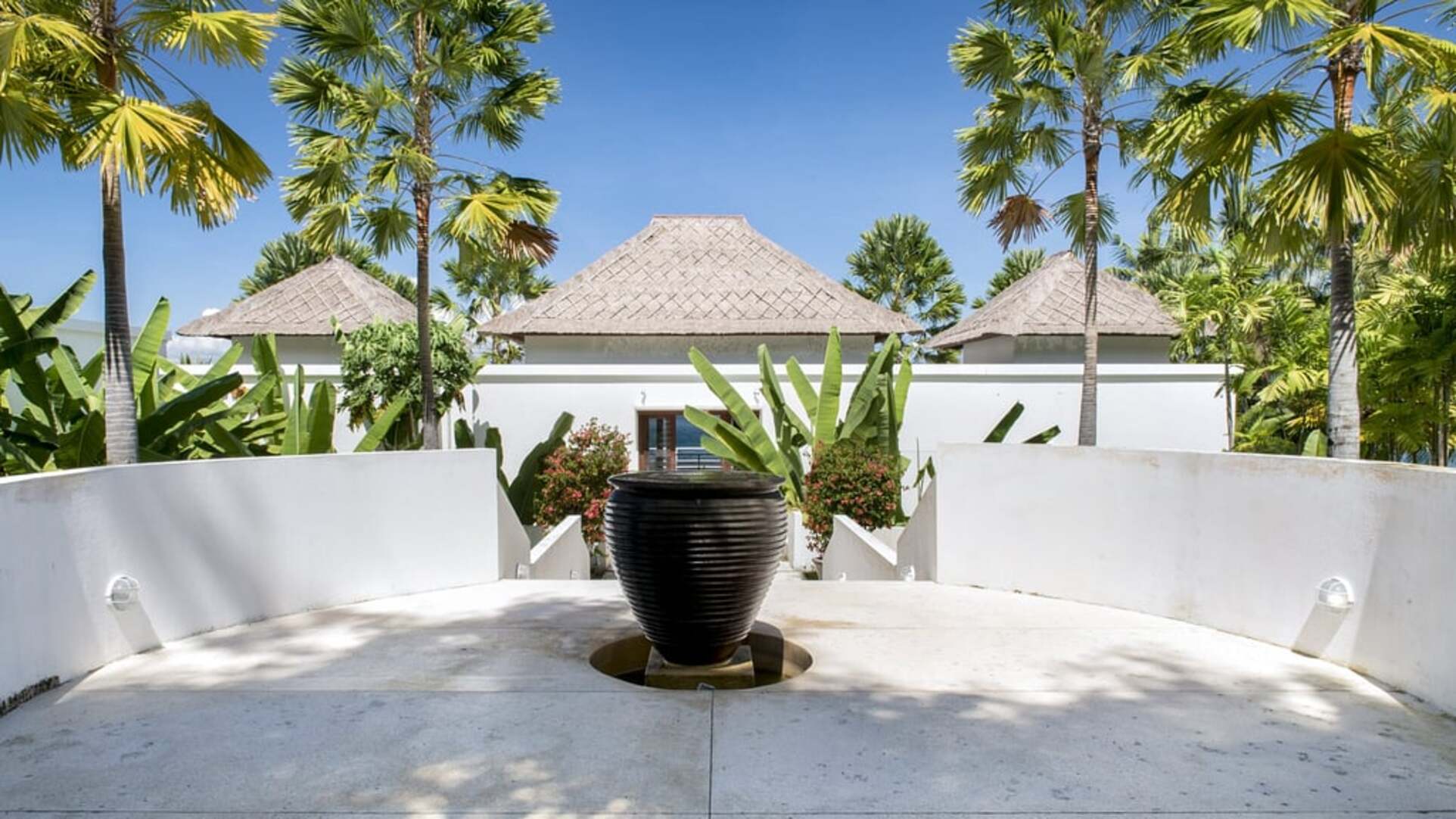 5 Star Villa Lulla – A Luxurious Beachfront Escape in Bali