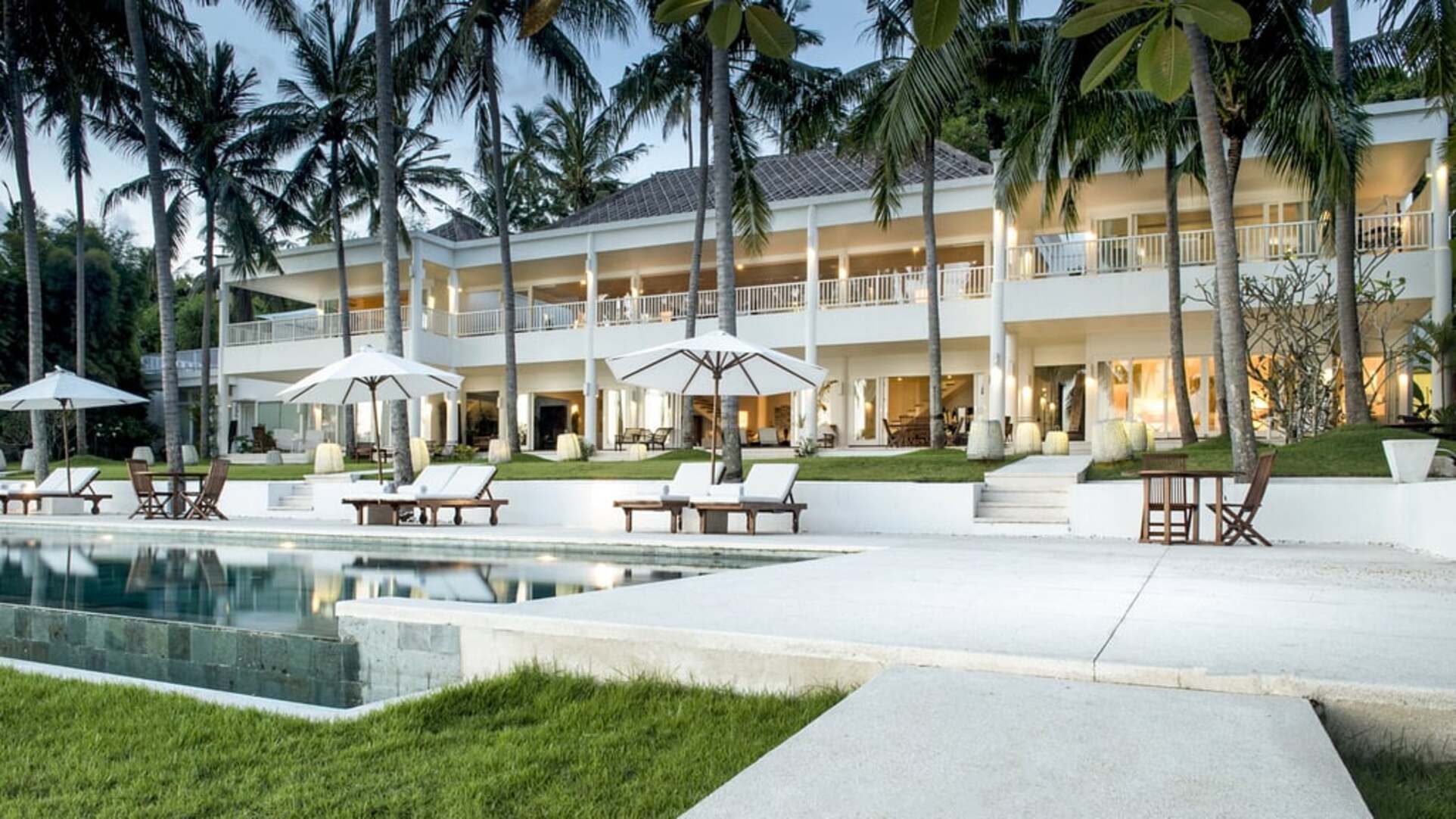 5 Star Villa Lulla – A Luxurious Beachfront Escape in Bali