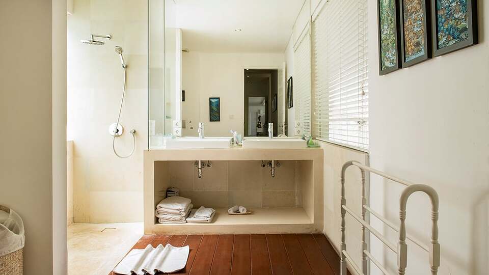 5 Star Villa Lulla – A Luxurious Beachfront Escape in Bali