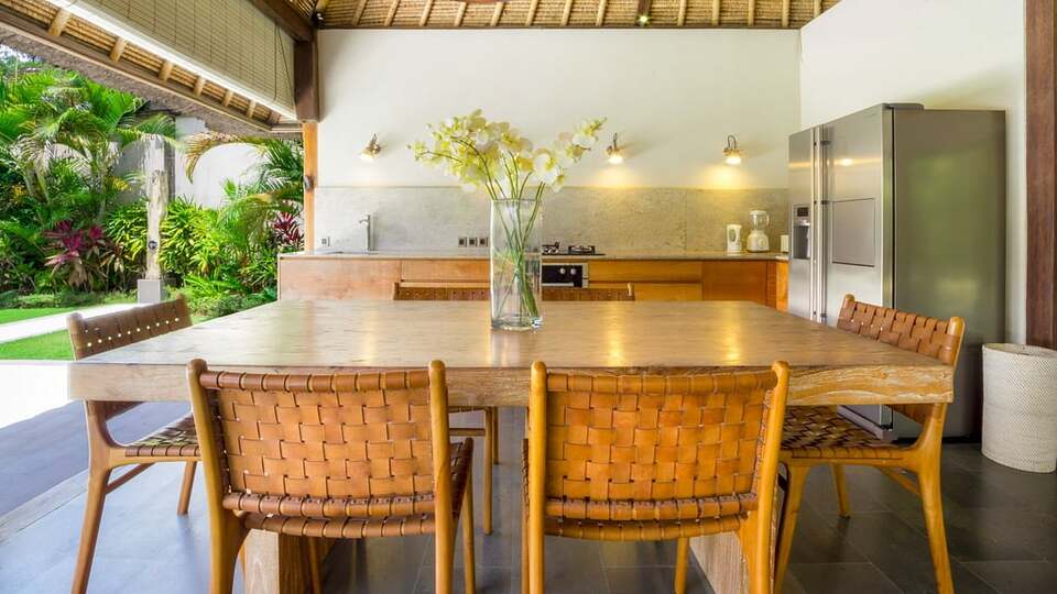 5 Star Akilea Estate – Tropical Grandeur Retreat