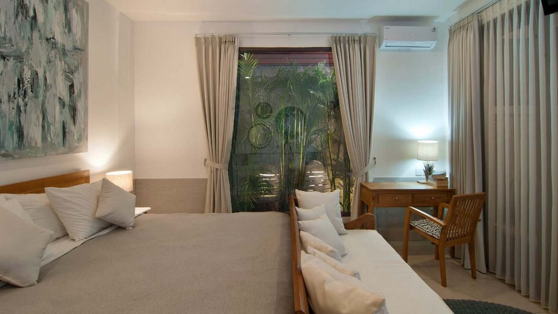 5 Star Minggu Villas – Tropical Group Escape
