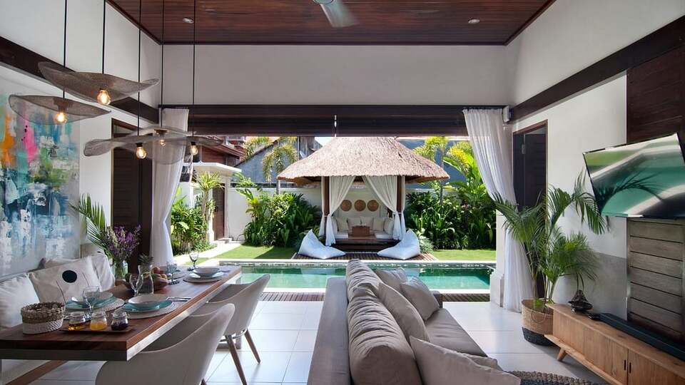5 Star Minggu Villas – Tropical Group Escape