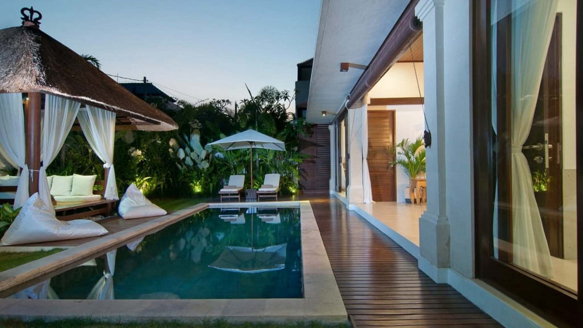 5 Star Minggu Villas – Tropical Group Escape
