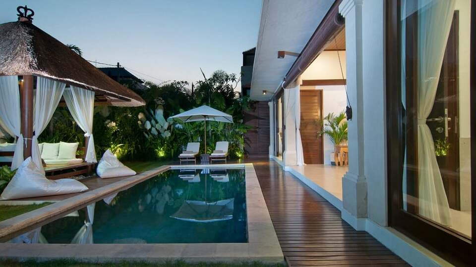 5 Star Minggu Villas – Tropical Group Escape