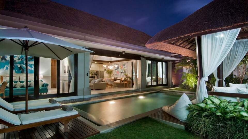 5 Star Minggu Villas – Tropical Group Escape
