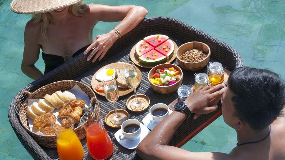 5 Star Minggu Villas – Tropical Group Escape