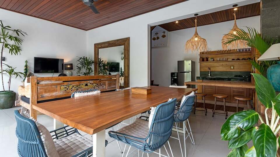 5 Star Minggu Villas – Tropical Group Escape