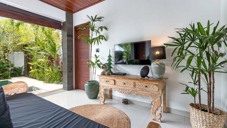 5 Star Minggu Villas – Tropical Group Escape