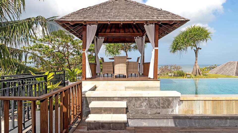 5 Star The Chand’s Three – Oceanfront Balinese Escape