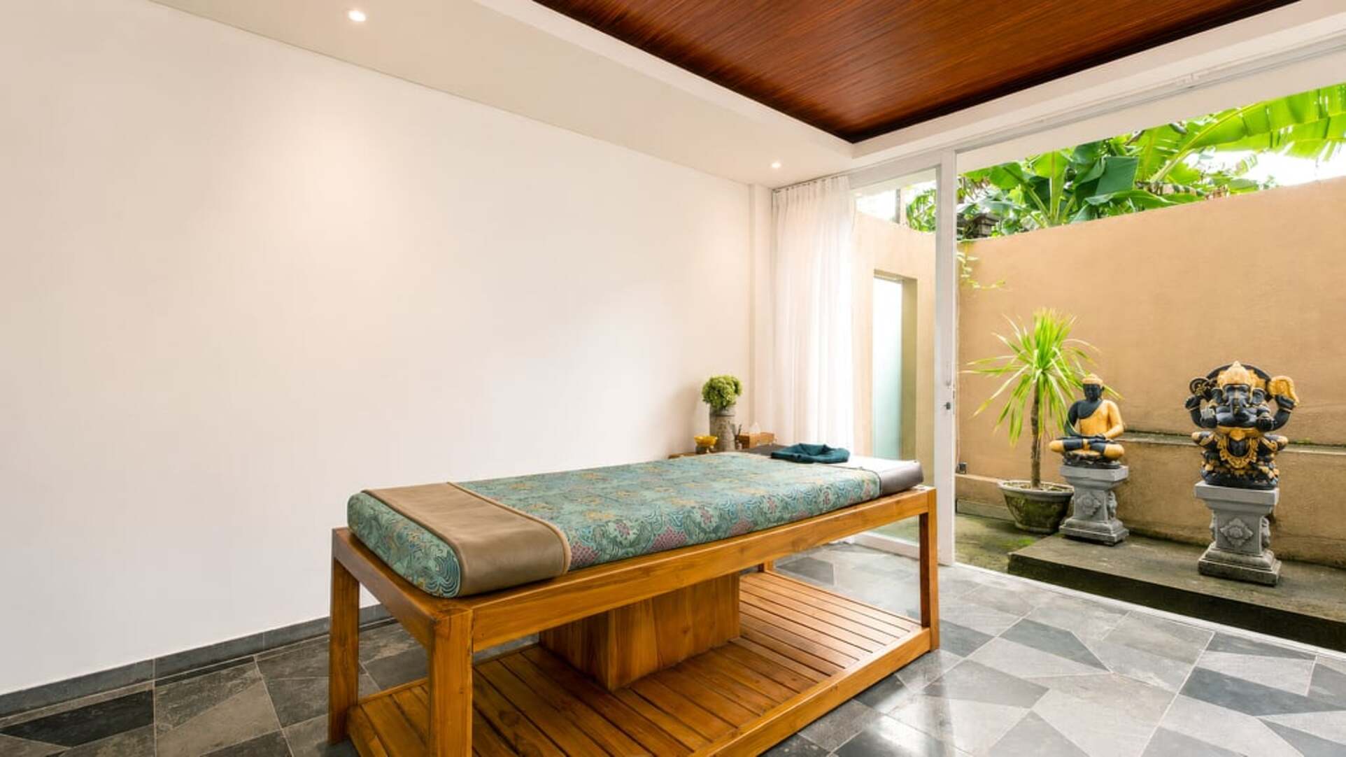 5 Star The Chand’s Three – Oceanfront Balinese Escape